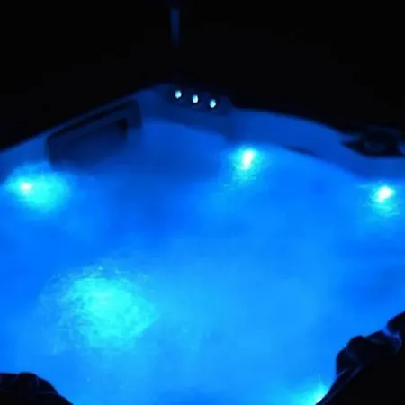 Du Avec Jacuzzi فيلة *